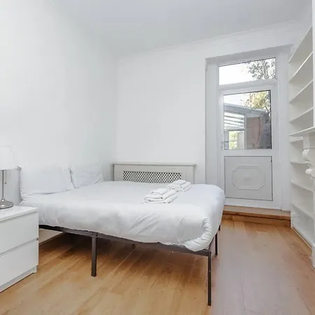 Charming Hampstead Retreat With Patio * London
