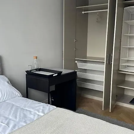 Modern 4 Bed-2 Bath In Battersea Apartment *