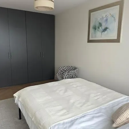 Modern 4 Bed-2 Bath In Battersea London