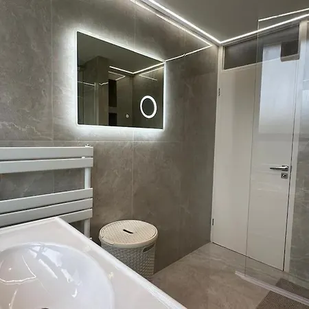 Modern 4 Bed-2 Bath In Battersea * London