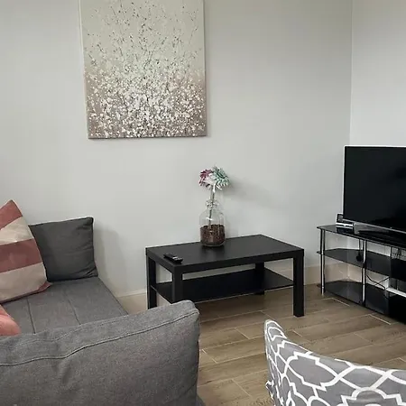 Modern 4 Bed-2 Bath In Battersea Apartment London