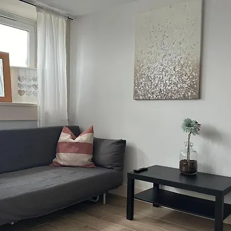 Modern 4 Bed-2 Bath In Battersea Apartment