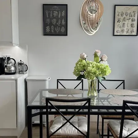Modern 4 Bed-2 Bath In Battersea *