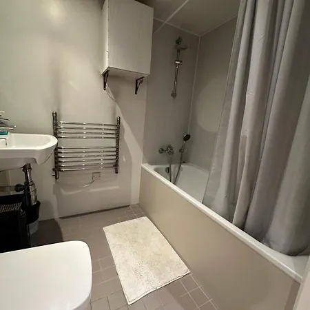 Greenwich Staycation! Gym-pool-parking-tube Station 2mins Away London