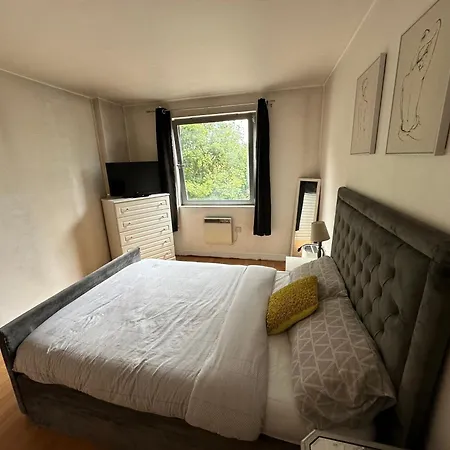 Greenwich Staycation! Gym-pool-parking-tube Station 2mins Away Apartment London