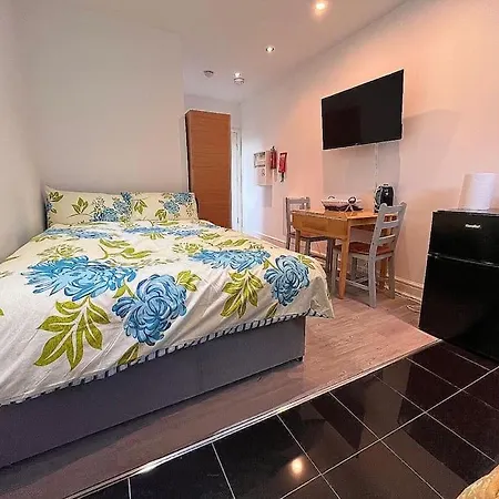 Modern 1-bed In Apartment