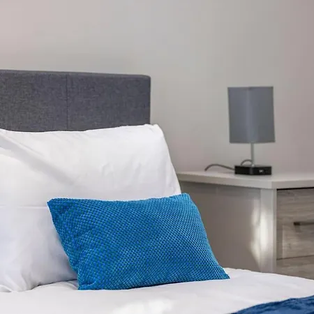 Large Sleep 11 With Large Garden High Speed Wifi And Free Parking Next London Transport *