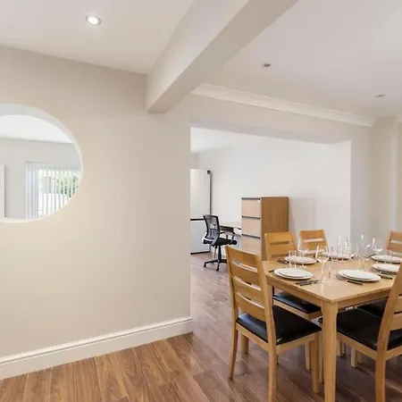 Large Sleep 11 With Large Garden High Speed Wifi And Free Parking Next London Transport Apartment