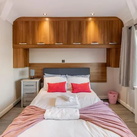 Large Sleep 11 With Large Garden High Speed Wifi And Free Parking Next London Transport * Harrow on the Hill