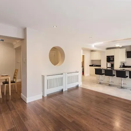 Apartment Large Sleep 11 With Large Garden High Speed Wifi And Free Parking Next London Transport