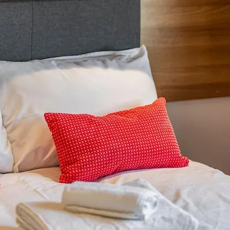Apartment Large Sleep 11 With Large Garden High Speed Wifi And Free Parking Next London Transport *