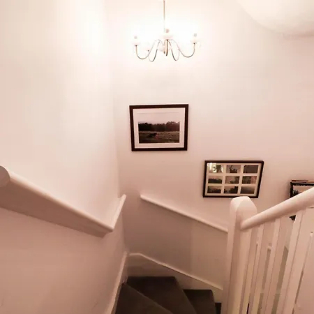 1 Bed Near Regents Park Apartment