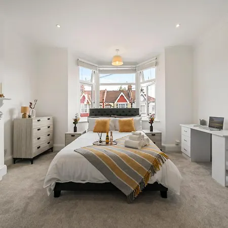 2025 Award Winning - 2 Bedroom Luxury Next To Wembley Stadium * London