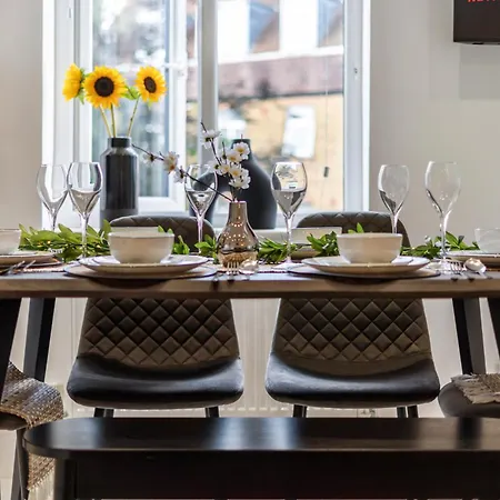 2025 Award Winning - 2 Bedroom Luxury Next To Wembley Stadium
