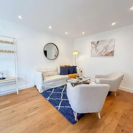 Two Bedroom Notting Hill Delight Apartment London