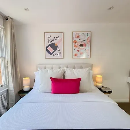 Two Bedroom Notting Hill Delight Apartment London
