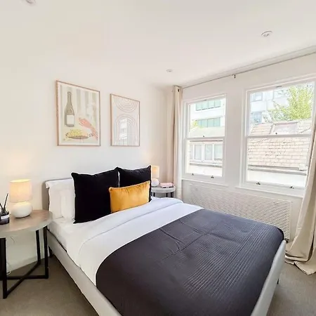Two Bedroom Notting Hill Delight London