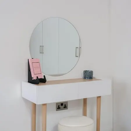 Apartment Two Bedroom Notting Hill Delight *