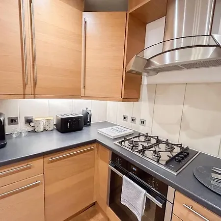Two Bedroom Notting Hill Delight *