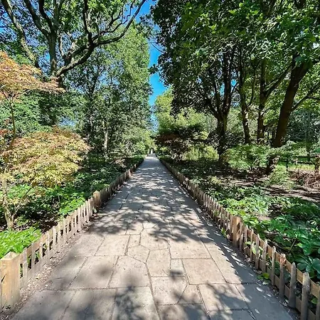 Two Bedroom Notting Hill Delight Apartment *