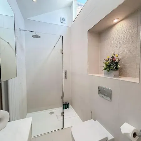 Two Bedroom Notting Hill Delight * London