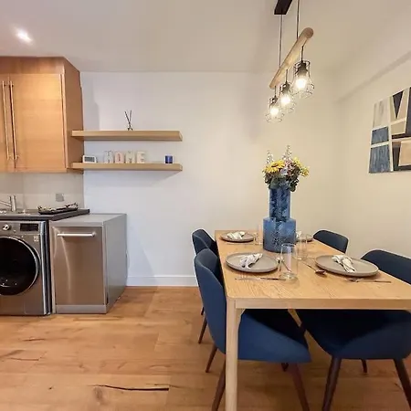 Two Bedroom Notting Hill Delight