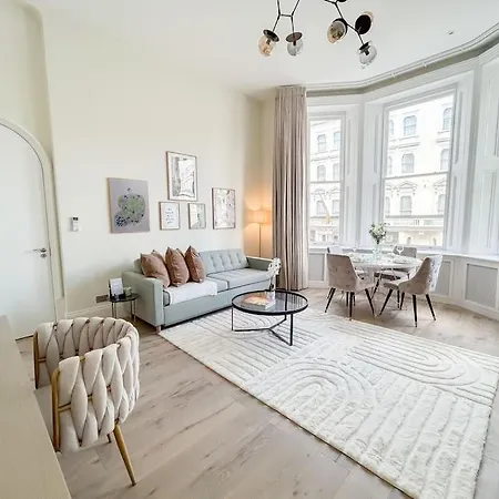 Stylish And 1 Bedroom *