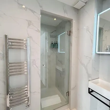 Stylish And 1 Bedroom * London