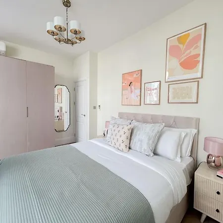 Apartment Stylish And 1 Bedroom *
