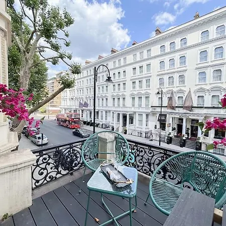 Stylish And 1 Bedroom Apartment