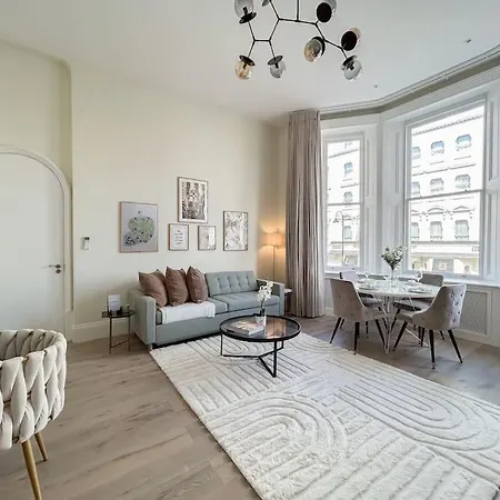 Stylish And 1 Bedroom Apartment