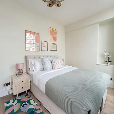 Stylish And 1 Bedroom Apartment London