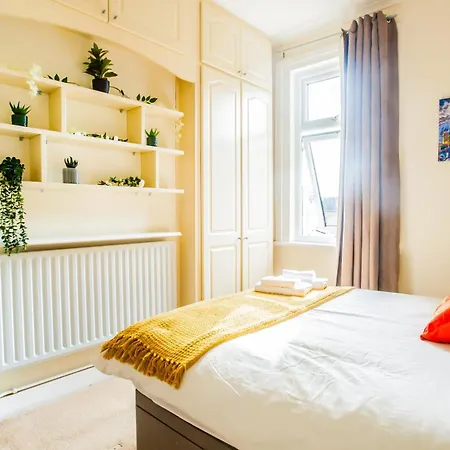 Kingston Garden House With Free Parking * Kingston upon Thames (Greater London)