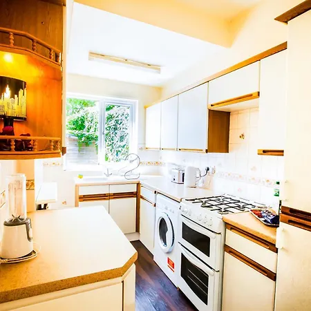 Kingston Garden House With Free Parking Appartement