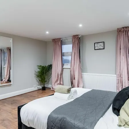 Modern Two Bed Kensington With Free Wifi Apartment *