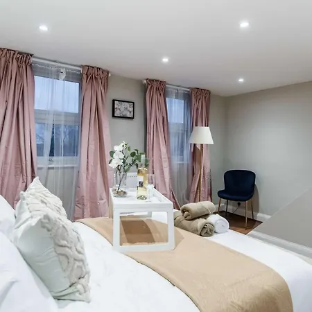 Modern Two Bed Kensington With Free Wifi Apartment