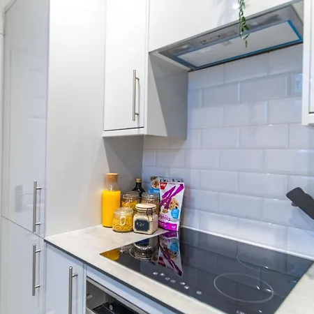 Modern Two Bed Kensington With Free Wifi * London