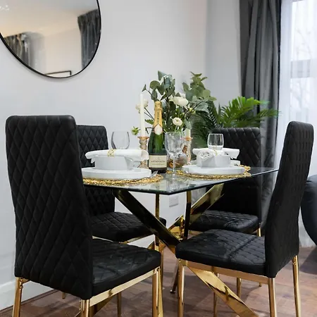 Modern Two Bed Kensington With Free Wifi London