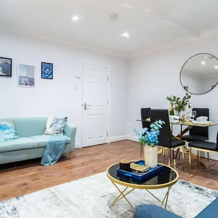 Modern Two Bed Kensington With Free Wifi London