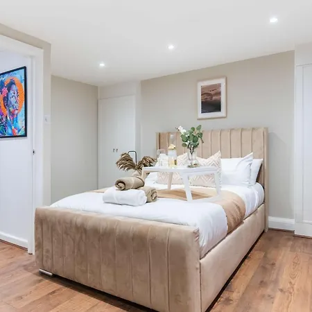 Modern Two Bed Kensington With Free Wifi Apartment *