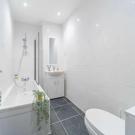 Apartment Modern Two Bed Kensington With Free Wifi