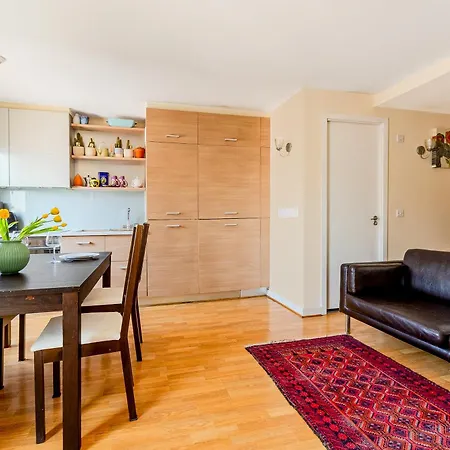Apartment Peaceful In Deptford, 5 Mins Dlr *