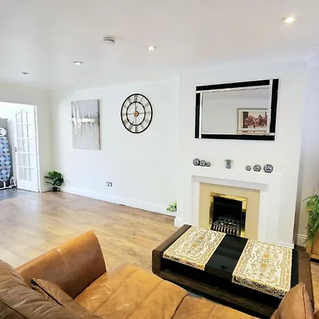 Cosy And Spacious -free Parking, Free Wifi- Sleeps 5 By Finna Ltd * Rainham (Greater London)