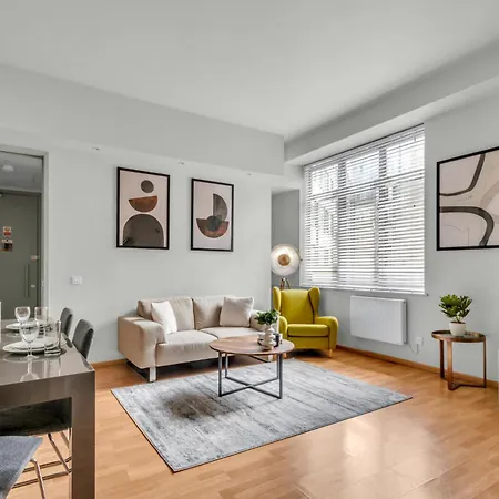 Apartment Mysquare Contemporary Serviced In Of London