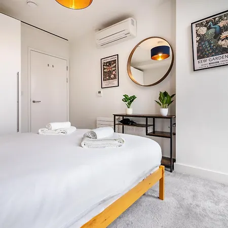 Apartment Chic & Stylish 2-bed In The Heart Of London