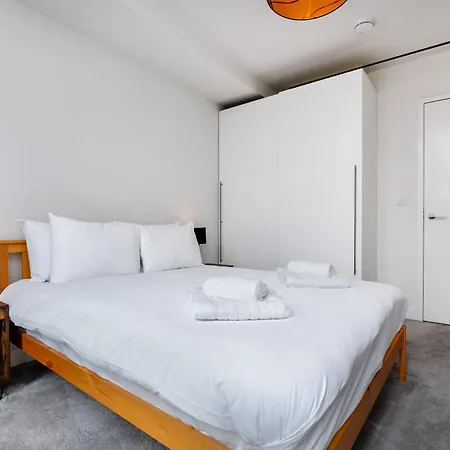 Chic & Stylish 2-bed In The Heart Of London