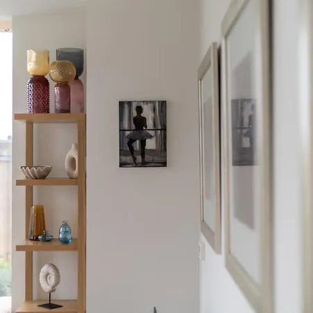 Chic & Stylish 2-bed In The Heart Of * London