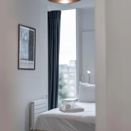 Chic & Stylish 2-bed In The Heart Of