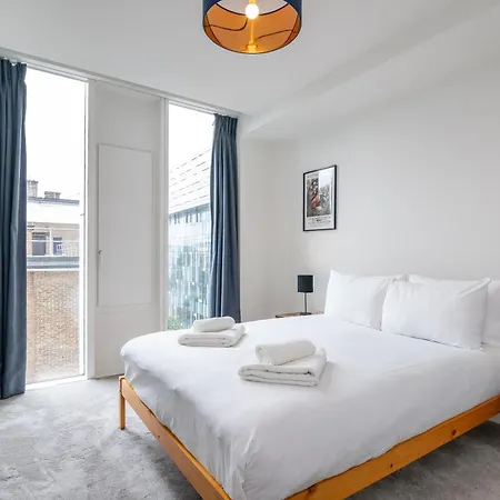 Chic & Stylish 2-bed In The Heart Of Apartment *