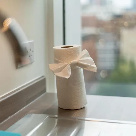 Apartment Chic & Stylish 2-bed In The Heart Of *